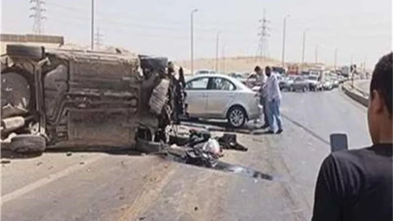 انقلاب سيارة ميكروباص أعلى الطريق الدائري بالسلام