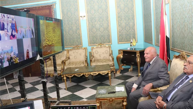 نقيب المعلمين يفتتح دورة استراتيجيات الأمن القومي لمعلمي الوادي الجديد