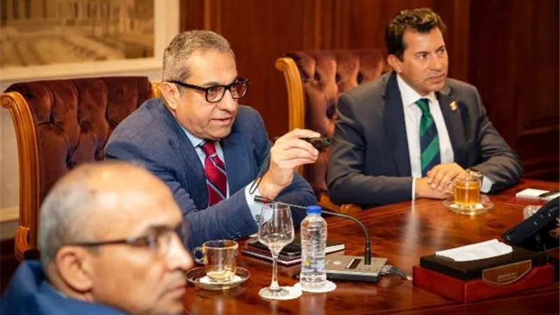 أسباب اجتماع قيادات العاصمة الإدارية مع وزير الشباب والرياضة.. صور