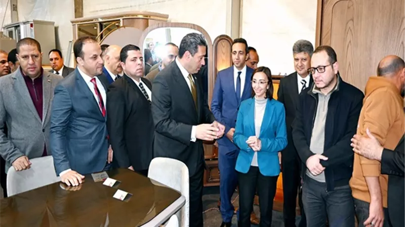محافظا البحيرة ودمياط يفتتحان معرض 