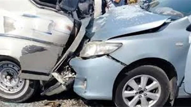 إصابة 7 فى تصادم سيارتين بطريق 