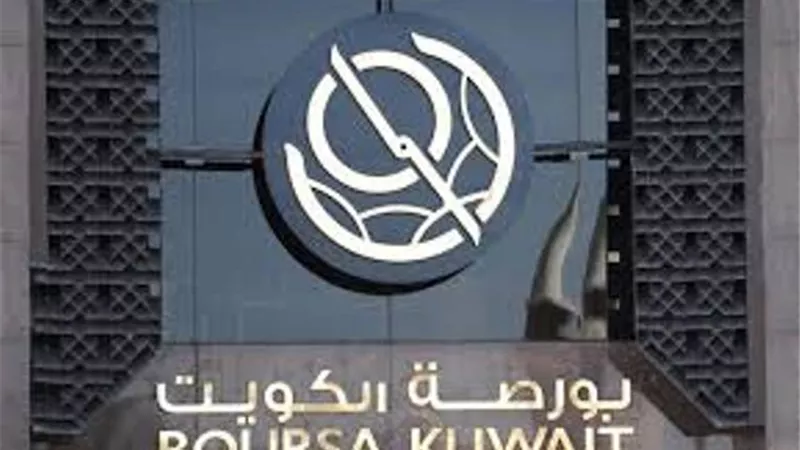 بورصة الكويت تغلق تعاملاتها على انخفاض مؤشرها العام 57ر44 نقطة