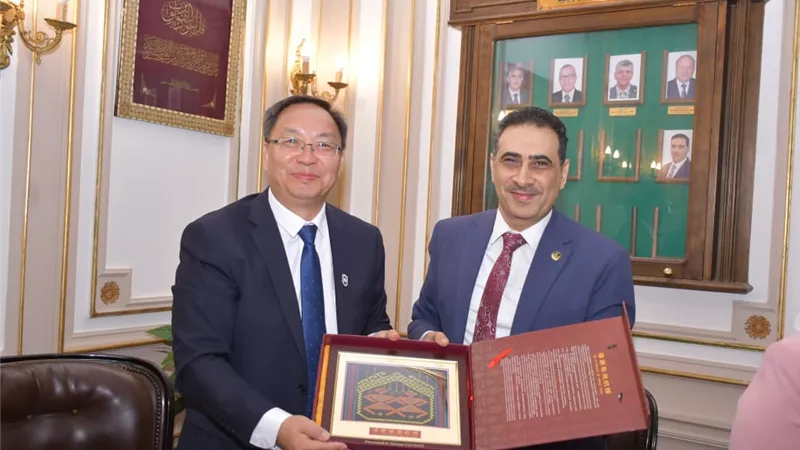 تعزيز علاقات التعاون الأكاديمى بين جامعة القاهرة وجامعة هاينان الصينية