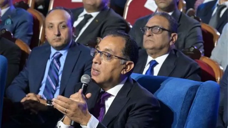 مدبولى يدعو لتعميق الصناعة في مصر..مؤكداً أنها من أولويات الحكومة