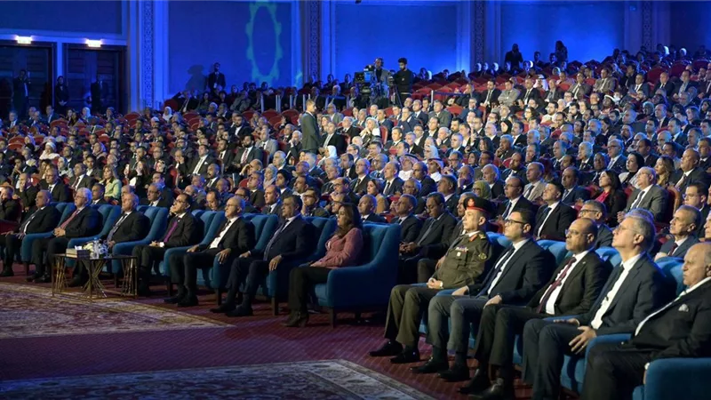 وزير الإسكان يشارك في فعاليات النسخة المعرض الدولي السنوى للصناعة