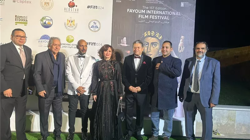 إلهام شاهين وحمزة العيلى واحمد فتحى أول الحضور بمهرجان الفيوم