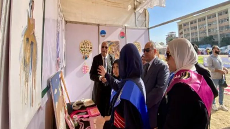 مدير تعليم القليوبية يتفقد جناح مدرسة الشبان معسكر القوات المسلحة