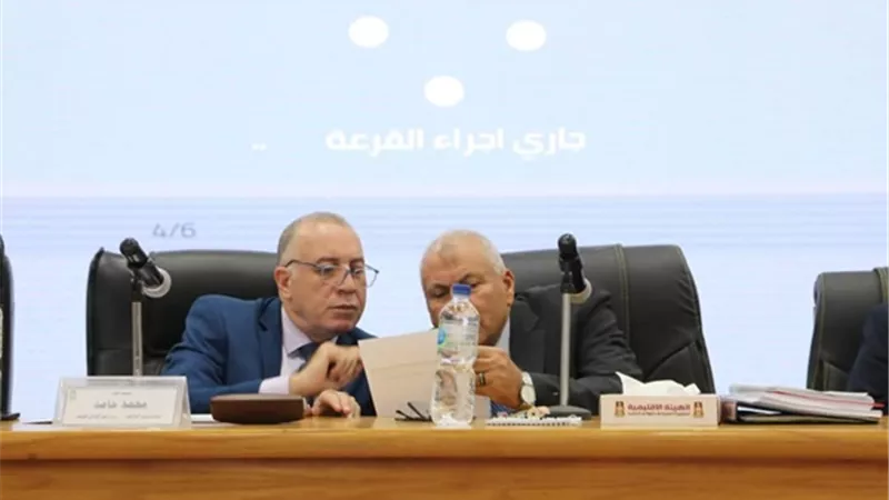 محافظ الوادي الجديد يشهد قرعة الداخلية ويمنح ٣٨٠ ألف جنيه للحجاج