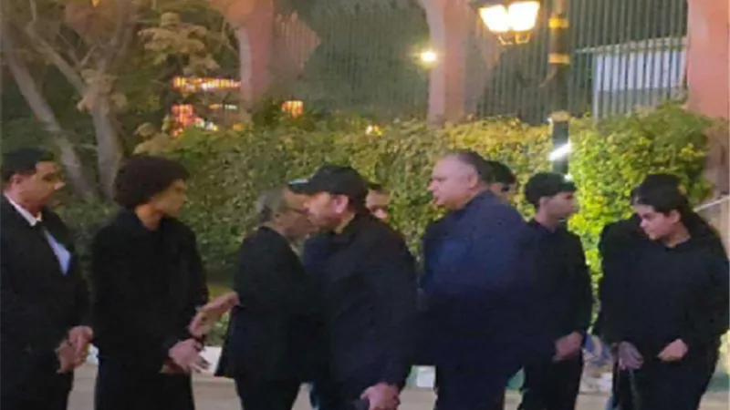 بعد غياب طويل.. أحدث ظهور لـ خالد عجاج فى عزاء الملحن محمد رحيم
