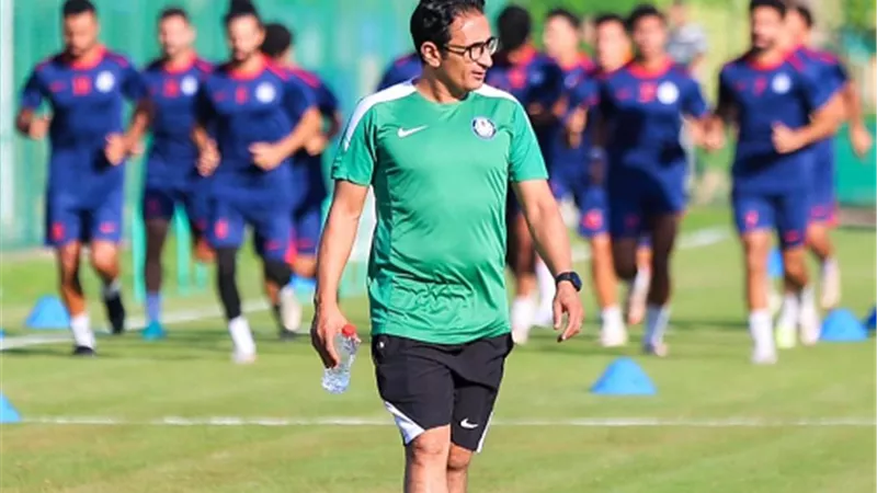 احمد سامى يجتمع مع لاعبيه ويحذرهم من اهدار الفرص امام الجونة