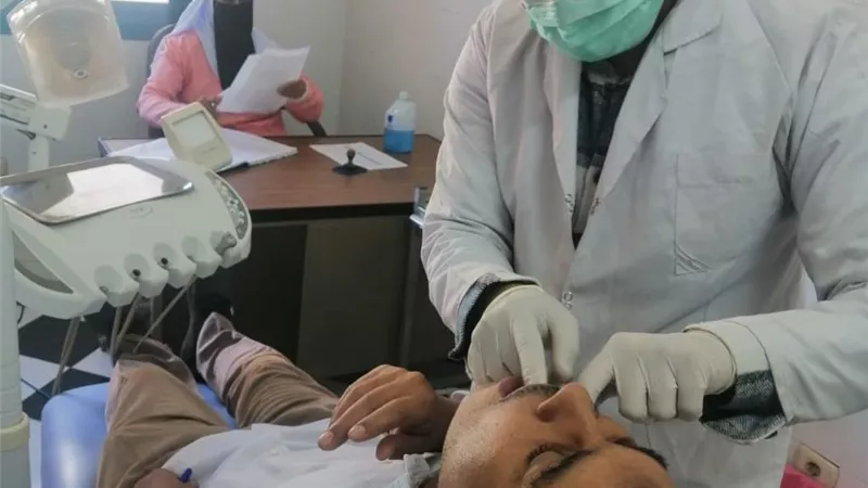 الكشف على ٨٢٠ مواطن فى قافلة طبية بمدينة الزينية شمال الأقصر