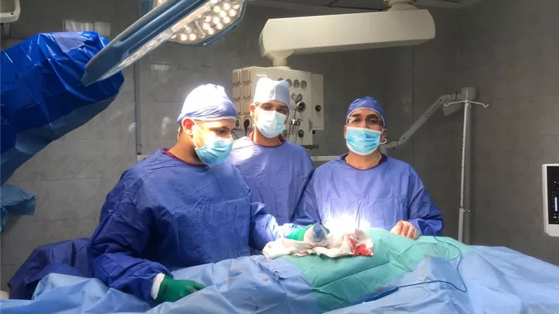 نجاح ثلاث عمليات جراحية دقيقة لمريض في العقد السابع بالمنوفية