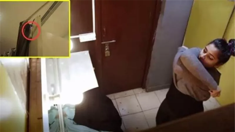 عامل يصور زميلاتة أثناء تبديل ملابسهن داخل محل فى الشيخ زايد