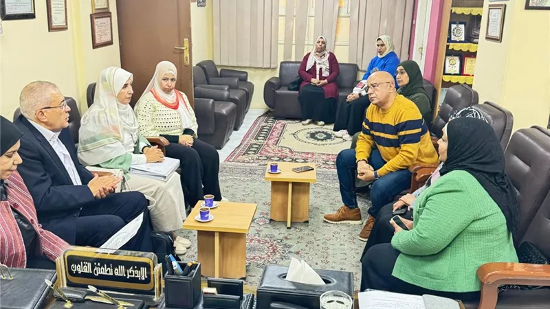 وكيل وزارة الصحة يعقد إجتماعاً وفريق برنامج 