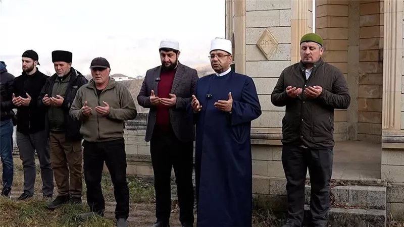 الأعلى للشئون الإسلامية يختتم فعالياته التوعوية بجبال القوقاز