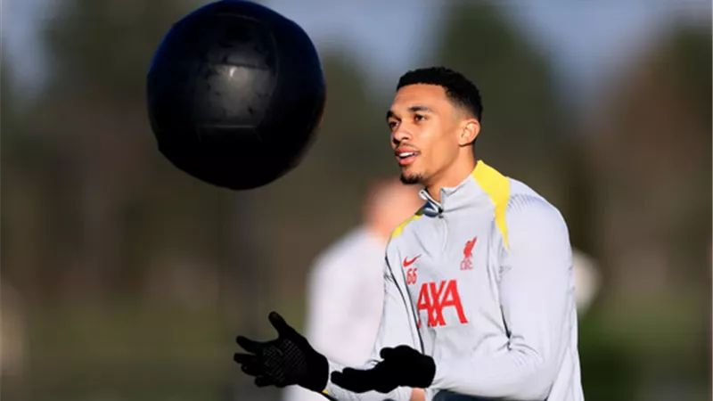 دورى أبطال أوروبا|أرنولد يعود لتدريبات ليفربول قبل قمة ريال مدريد