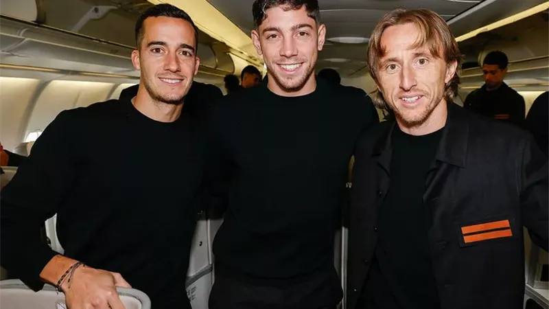 ريال مدريد يصل انجلترا لمواجهة ليفربول بدوري أبطال أوروبا.. صور