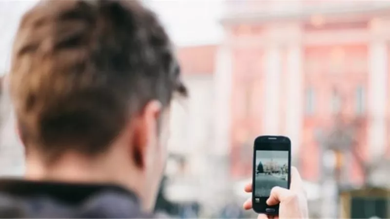 التصوير بدون اذن.. احذر حالات تضعك تحت طائلة القانون