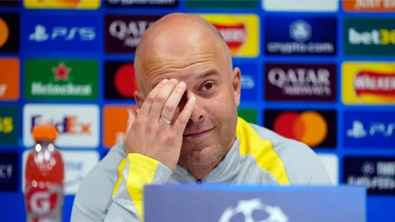 سلوت يرد علي تصريحات كاراجر ويؤكد : محمد صلاح أكثر من شارك معي