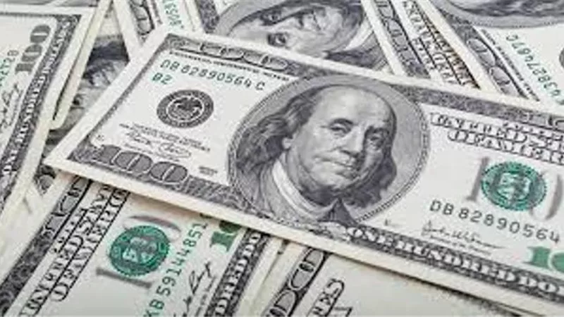 الدولار يستقر وسط ترقب للبيانات الأميركية