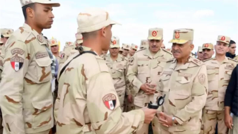وزير الدفاع يتفقد وحدات القوات المسلحة المخطط إشتراكها بإحدى مهام الإتحاد الأفريقى