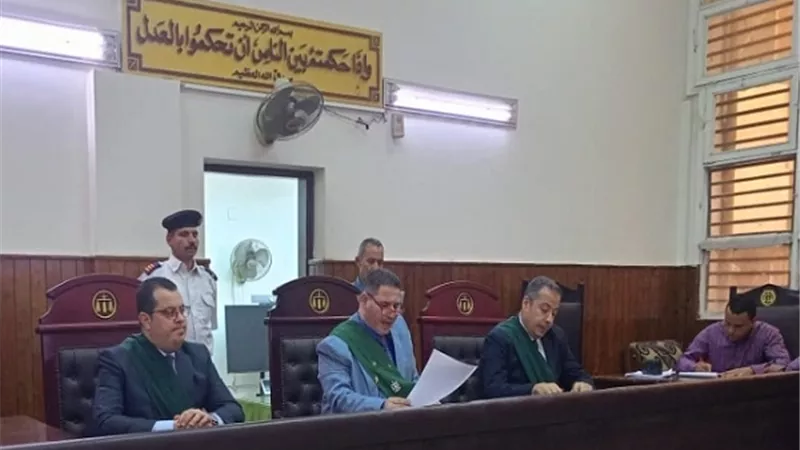 احتجز زوجته وهددها بالضرب لإكراهها على توقيع ١٢ إيصال أمانة