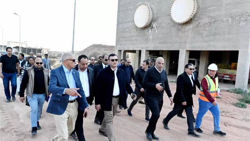جولة موسعة لوزير الإسكان بمحاور الطرق ووحدات 