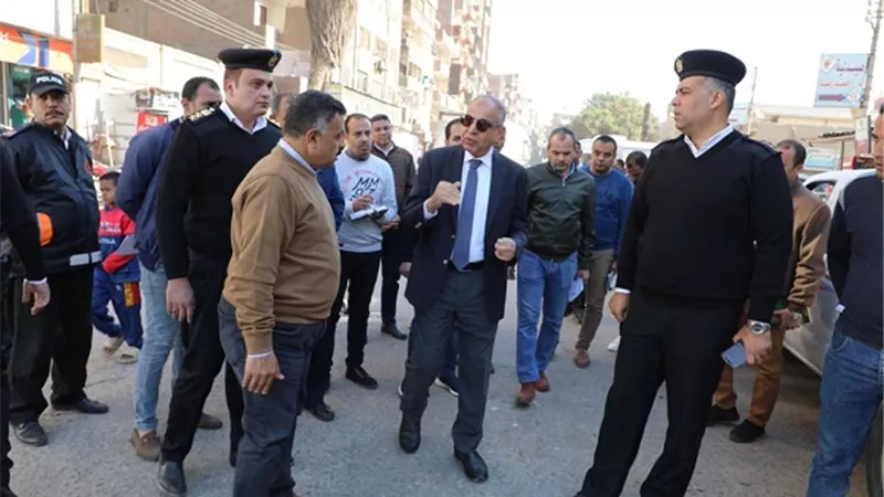 محافظ المنيا يتفقد مركز الصيانة وجراج معدات الطرق