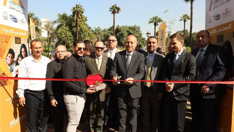 محافظ القاهرة يفتتح مهرجان العسل المصرى السابع بحديقة الحرية بالزمالك