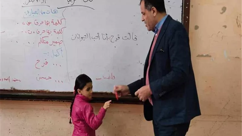 مدير تعليم دمياط يفاجئ مدارس عزبة البرج