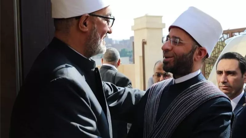 في زيارة ودية...وزير الأوقاف يبحث مع مفتي الجمهورية تعزيز التعاون