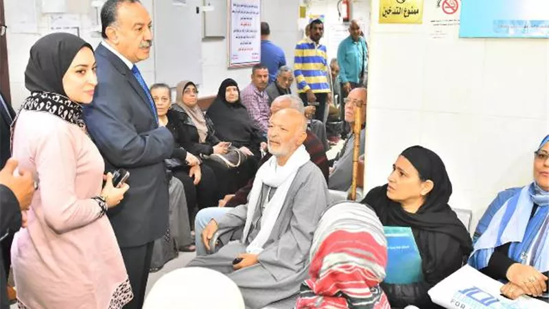 محافظ أسيوط يفاجئ العاملين بعيادة التأمين الصحي الشاملة بمجمع المصالح