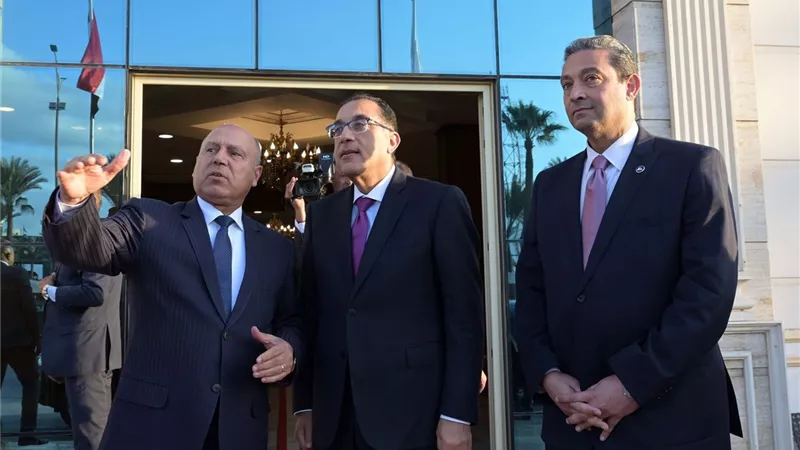 رئيس الوزراء ونائبه وزير الصناعة والنقل يشهدان احتفالية خط الرورو