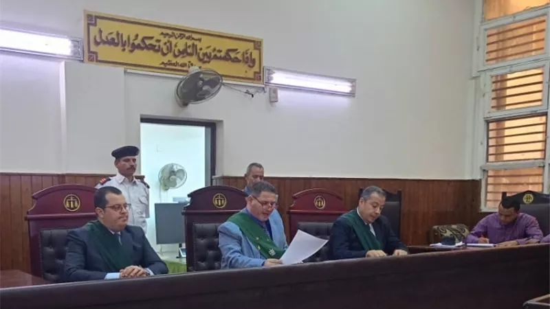 شنطة عبده فيها حشيش ..المشدد ٥سنوات وتغريمه ٥٠ الف جنيه
