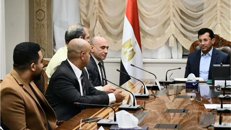 وزير الرياضة يجتمع مع مجلس إدارة الاتحاد المصري لرفع الأثقال