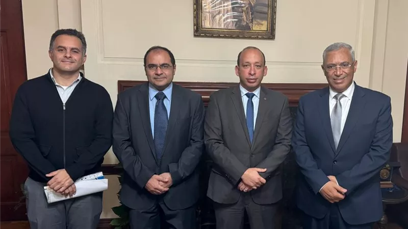 عميد طب قصر العينى يبحث التعاون مع رئيس هيئة تمويل العلوم