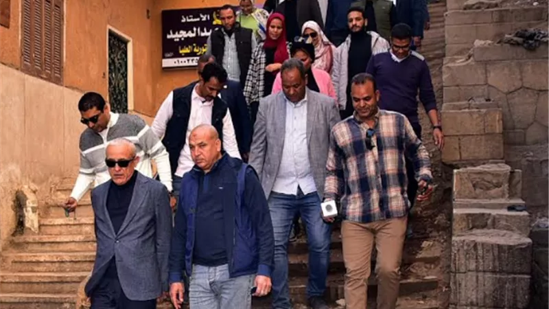 محافظ الأقصر يتفقد أعمال تطوير المنطقة المحيطة بمعبد إسنا