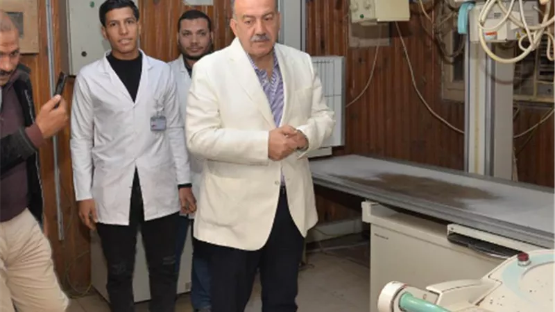 محافظ أسيوط يحيل طبيب الغسيل الكلوي للتحقيق لتغيبه عن العمل