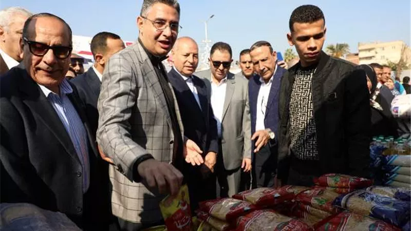 محافظ القاهرة يفتتح ثالث أسواق اليوم الواحد بالأميرية بأسعارمخفضة