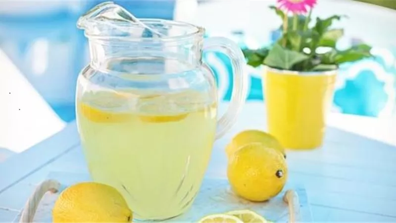 4 فوائد لتناول الليمون على الريق