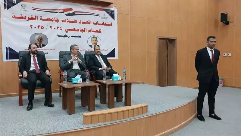 رئيس جامعة الغردقة يعلن نتائج الانتخابات الطلابية