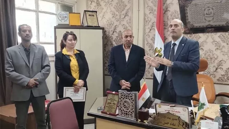 تكريم الطالب المثقف والمعلم في مسابقة المشروع الوطني للقراءه