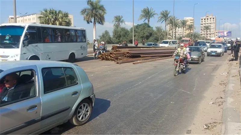 بعد عرقلة حركة المرور.. فتح طريق قليوب الزراعى اثر انقلاب سيارة