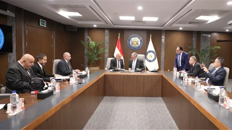 وزير البترول يؤكد حرص الوزارة على تلبية احتياجات المواطنين
