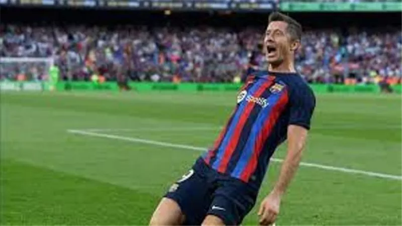 ليفاندوفسكي يقود هجوم برشلونة أمام لاس بالماس