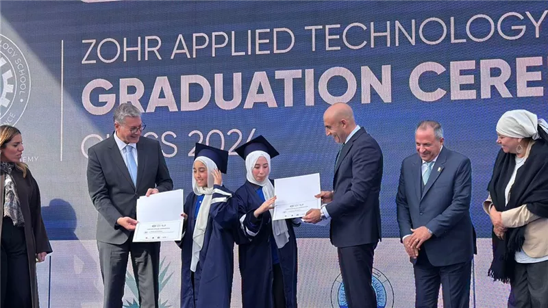 وزير التعليم يكرم الطلبة المتفوقين بمدرسة ظهر ببورسعيد