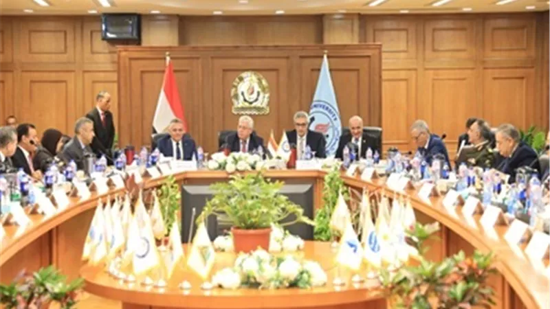 وزير التعليم العالي يوجه بتعظيم الإستفادة من بنك المعرفة المصري