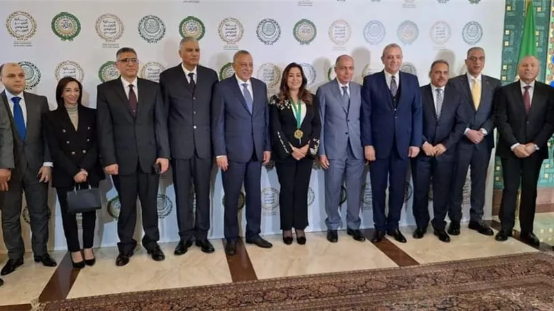 محافظ الشرقية يهنئ الدكتورة منال عوض وزيرة التنمية المحلية
