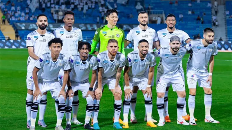 حمدالله يسجل الهدف الأول للشباب في مرمي الهلال .. شاهد