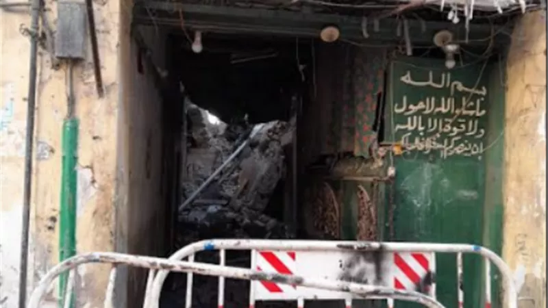 انهيارعقارقديم بشارع الليثى وسط الاسكندرية دون اصابات